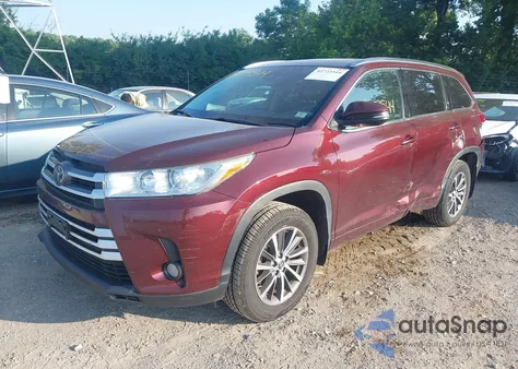 2018 Toyota Highlander Xle z USA, uszkodzony, nr VIN 5TDJZRFH8JS906164